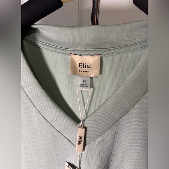 Ellie Tahari Women’s Green Sleeveless Vest- size small - Picture 2 of 4